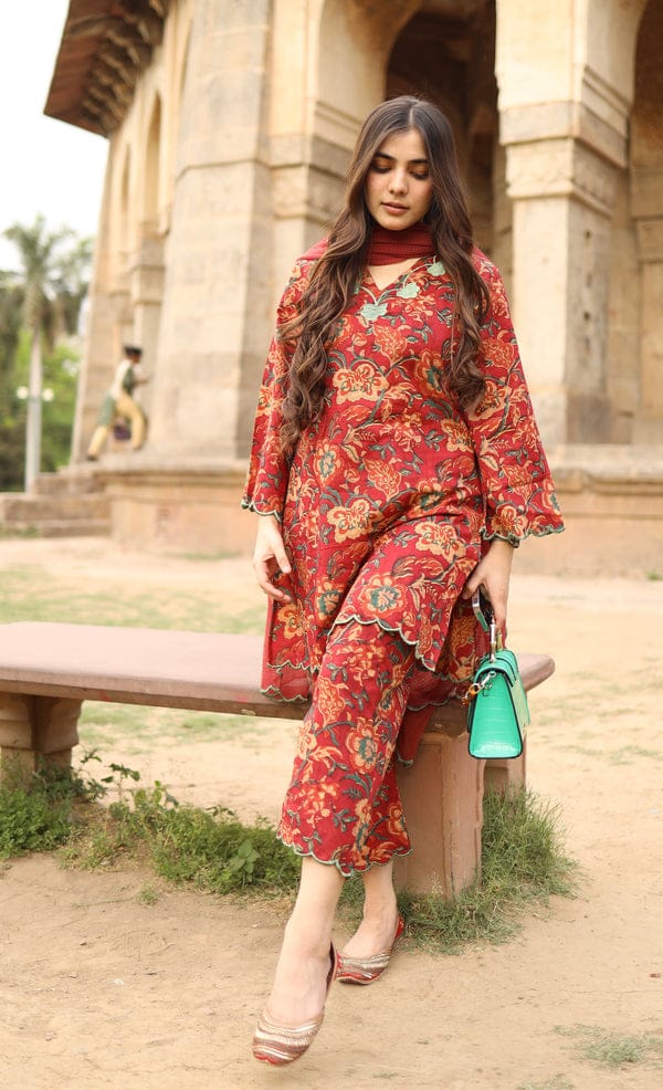 MARIA MAROON CONTRAST GREEN SCALLOPS CO-ORD SET PAIRED WITH KOTA DORIA DUPATTA EMBROIDERED 2