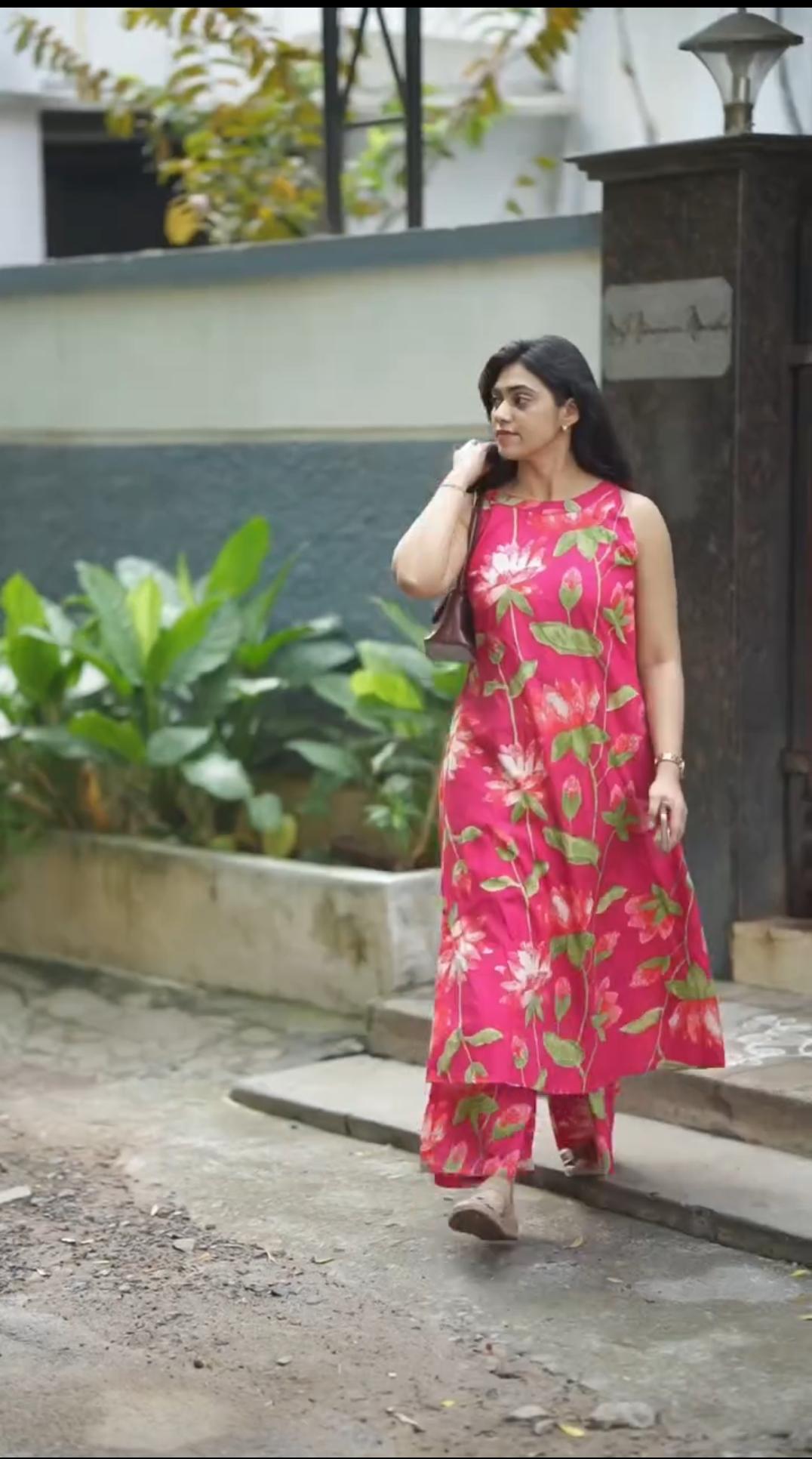 PINK HULTER NECK PRINTED SLEEVELESS COTTON KURTA SET