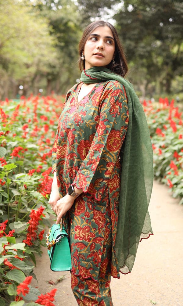 MARIA MAROON CONTRAST GREEN SCALLOPS CO-ORD SET PAIRED WITH KOTA DORIA DUPATTA EMBROIDERED 2