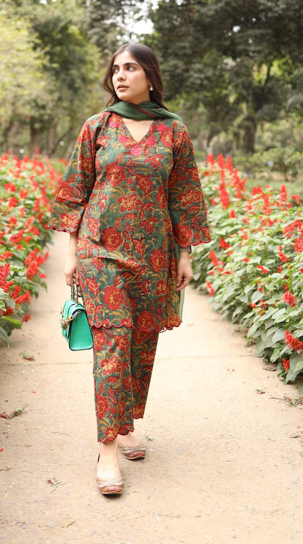 MARIA MAROON CONTRAST GREEN SCALLOPS CO-ORD SET PAIRED WITH KOTA DORIA DUPATTA EMBROIDERED 2