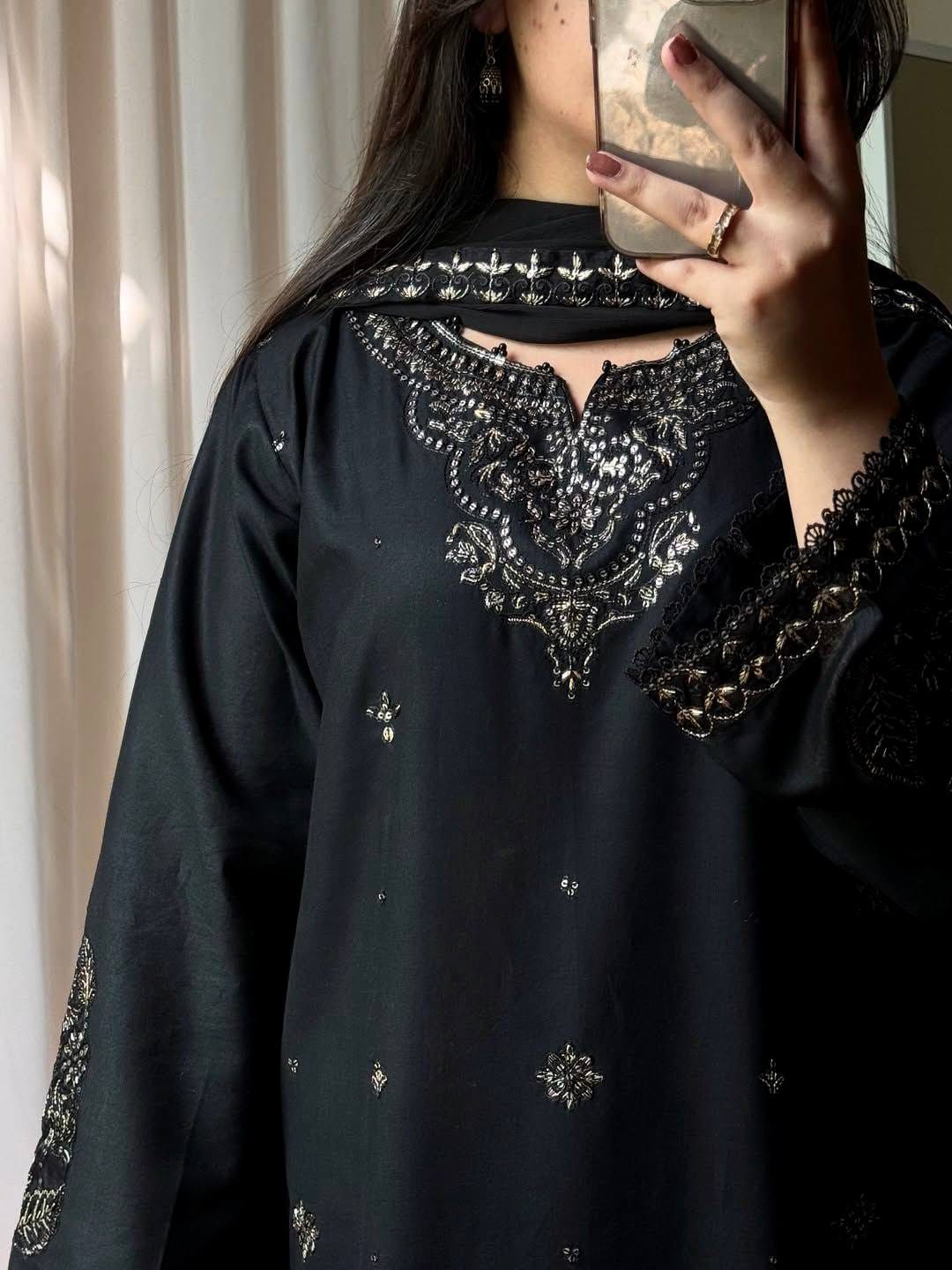 BLACK 3-PIECE PAKISTANI LAWN SUIT