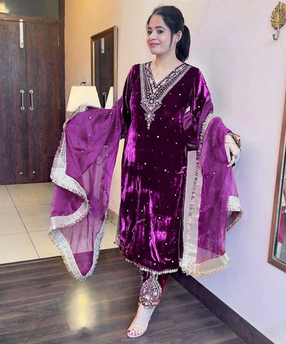In.CottoM - PAKISTANI STYLE HEAVY VELVET KURTA - PLAZZO