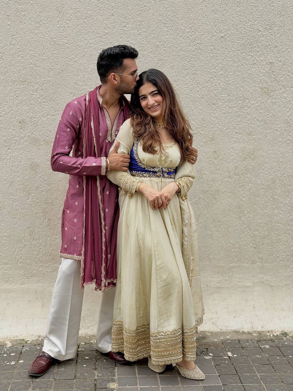 OFF WHITE CHINON SILK THREAD EMBROIDERY ANARKALI GOWN (FULLY STTITCHED)