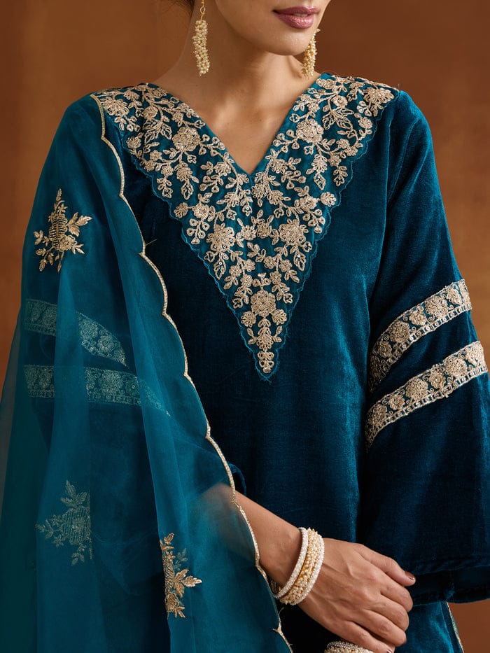 TEAL VELVET EMBROIDERY STRAIGHT KURTA SET WITH STRAIGHT BOTTOM AND SCALLOPED DUPATTA