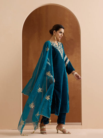 TEAL VELVET EMBROIDERY STRAIGHT KURTA SET WITH STRAIGHT BOTTOM AND SCALLOPED DUPATTA