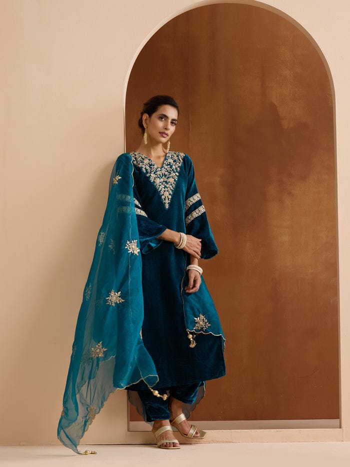 TEAL VELVET EMBROIDERY STRAIGHT KURTA SET WITH STRAIGHT BOTTOM AND SCALLOPED DUPATTA