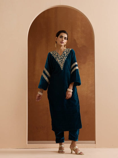 TEAL VELVET EMBROIDERY STRAIGHT KURTA SET WITH STRAIGHT BOTTOM AND SCALLOPED DUPATTA