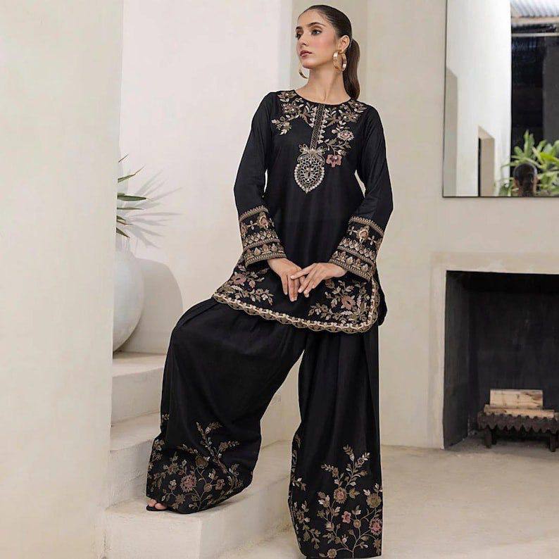 BLACK PAKISTHANI STYLE NATURAL CRAPE EMBROIDERED SALWAR SUIT