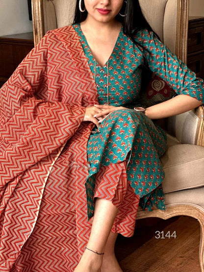 WOMEN'S 3-PIECE COTTON SUIT WITH PRINTED MULMUL DUPATTA & SEQUENCE YOKE