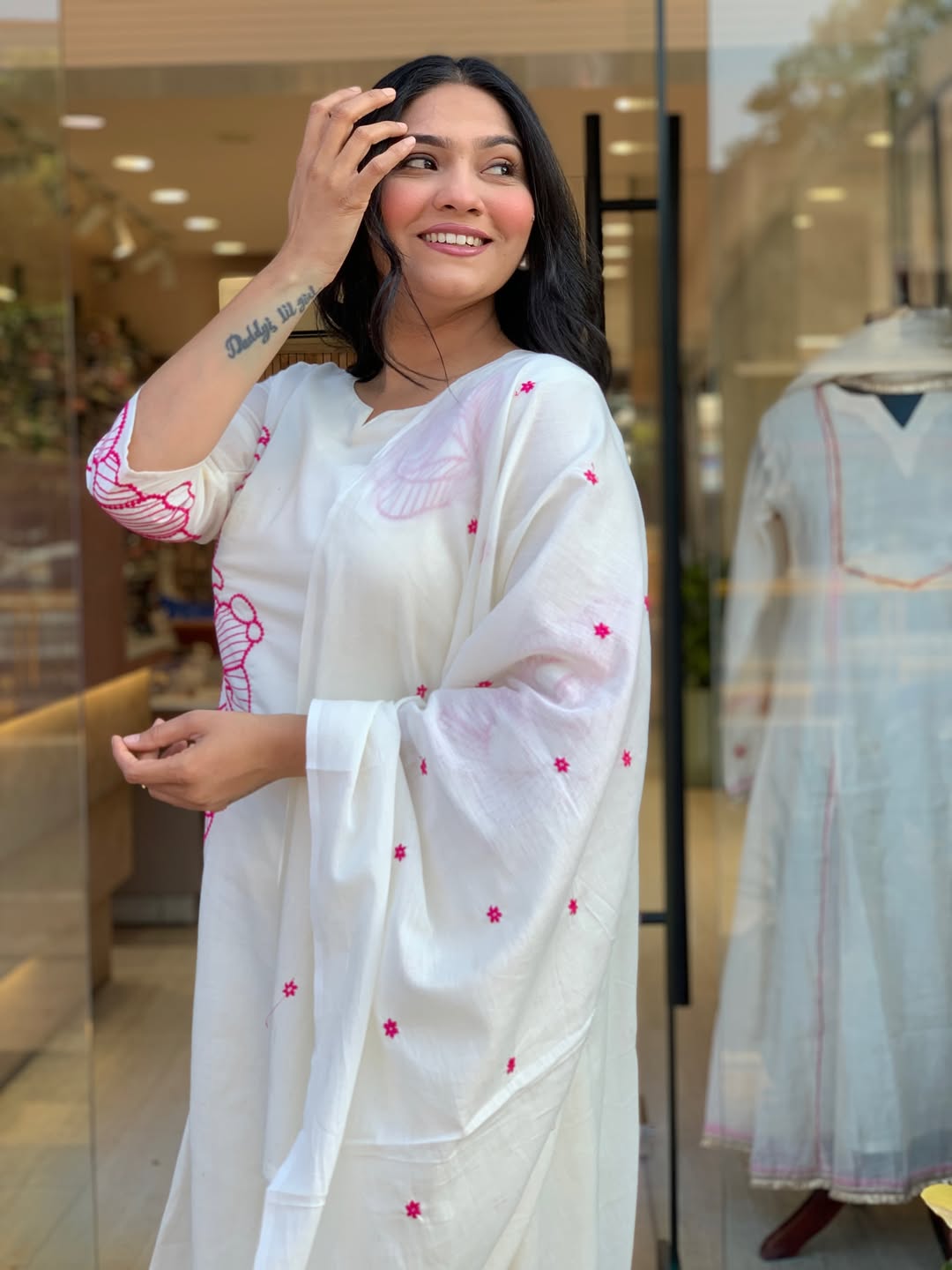 WHITE MULMUL COTTON KURTI SET WITH PINK ROSE EMBROIDERY