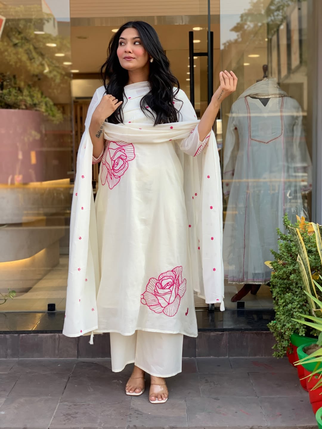 WHITE MULMUL COTTON KURTI SET WITH PINK ROSE EMBROIDERY