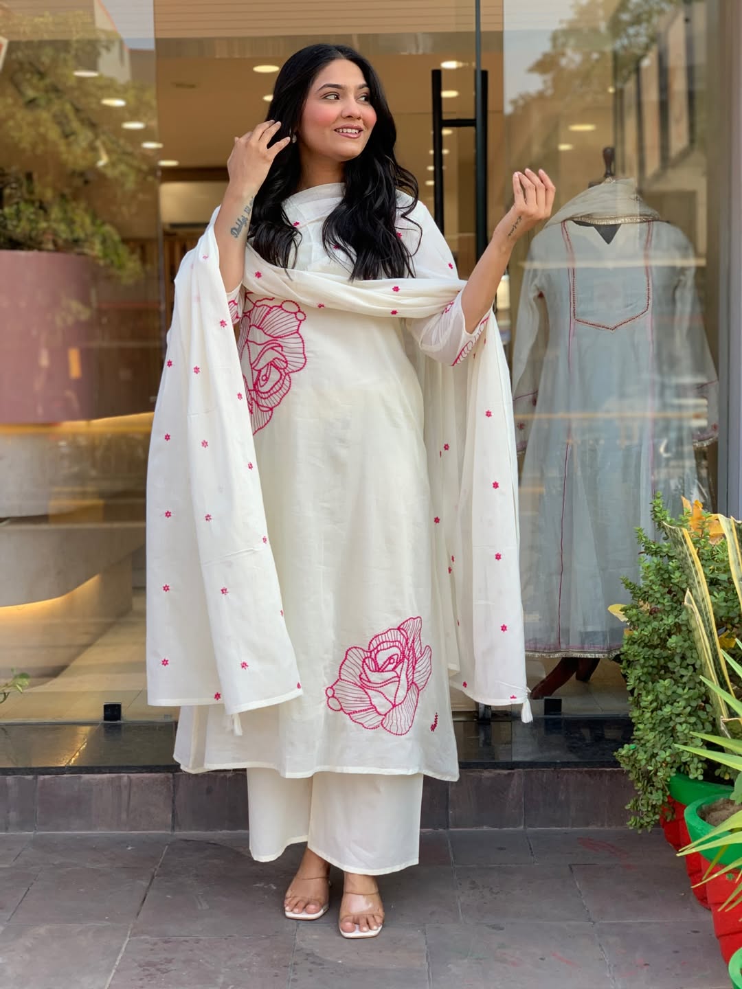 WHITE MULMUL COTTON KURTI SET WITH PINK ROSE EMBROIDERY