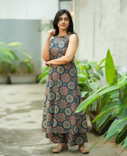 GREY HULTER NECK PRINTED SLEEVELESS COTTON KURTA SET