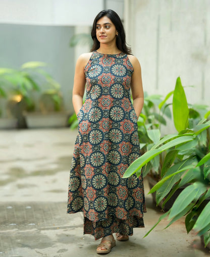 GREY HULTER NECK PRINTED SLEEVELESS COTTON KURTA SET