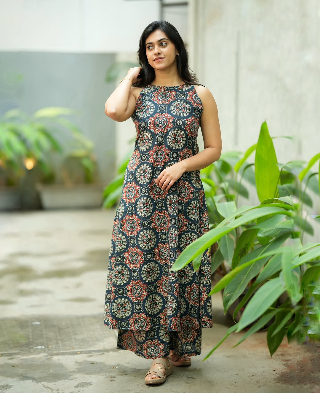 GREY HULTER NECK PRINTED SLEEVELESS COTTON KURTA SET