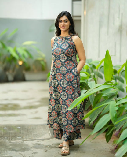 GREY HULTER NECK PRINTED SLEEVELESS COTTON KURTA SET