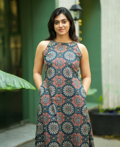 GREY HULTER NECK PRINTED SLEEVELESS COTTON KURTA SET