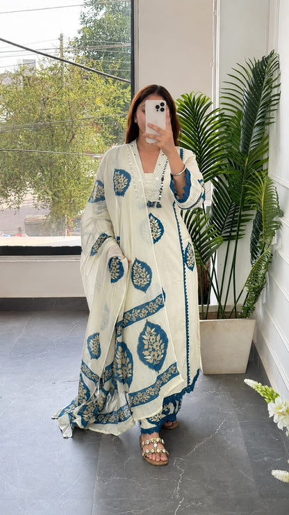 OFF-WHITE KURTA SET WITH BLUE JAIPURI FLORAL BLOCK PRINT