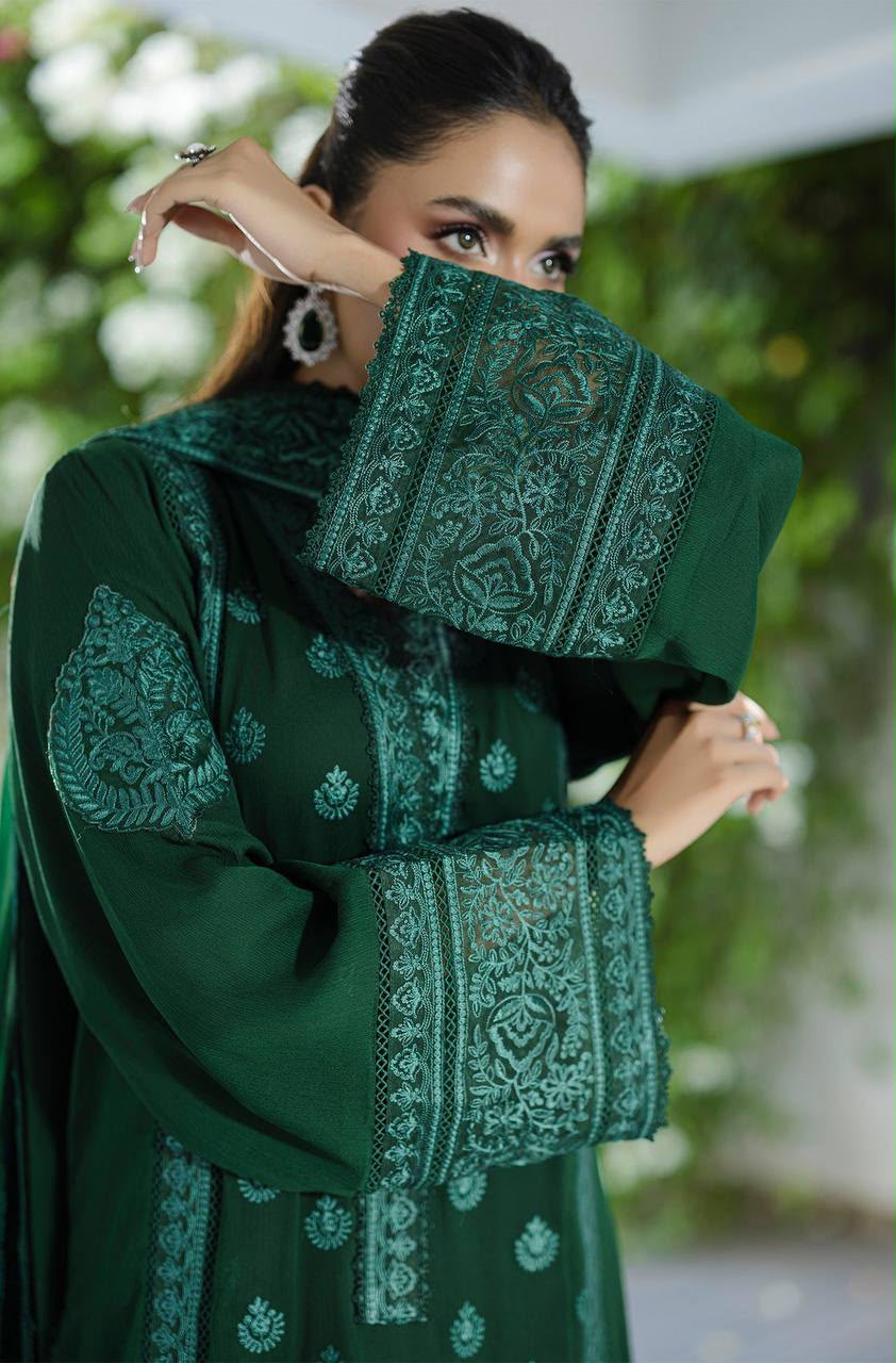 PURE GREEN THREE-PIECE LUXURY SUIT SET