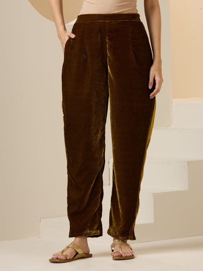 TEAL VELVET EMBROIDERY STRAIGHT KURTA SET WITH STRAIGHT BOTTOM AND SCALLOPED DUPATTA