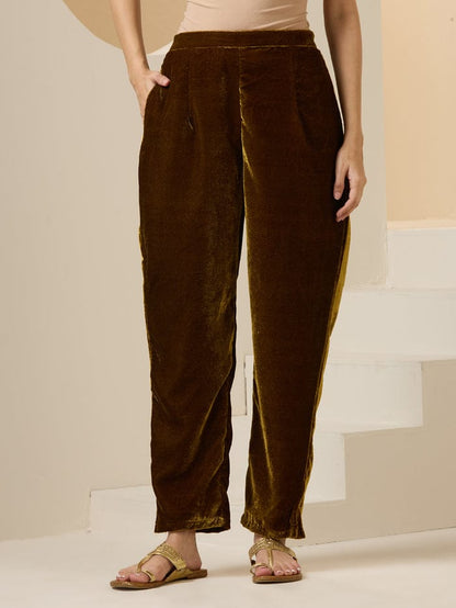 TEAL VELVET EMBROIDERY STRAIGHT KURTA SET WITH STRAIGHT BOTTOM AND SCALLOPED DUPATTA