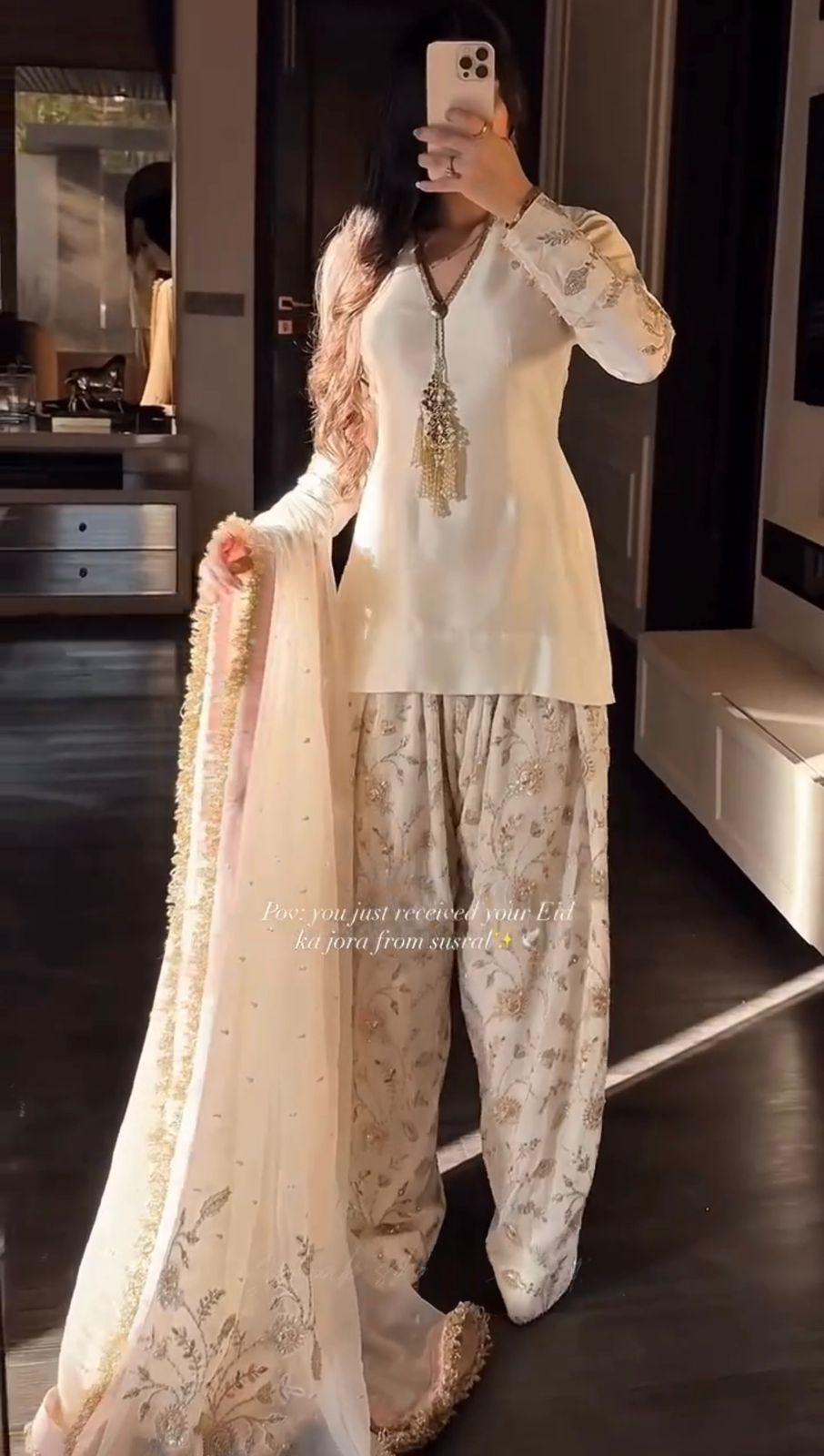 OFF-WHITE SATIN EMBROIDERED FARSHI SUIT