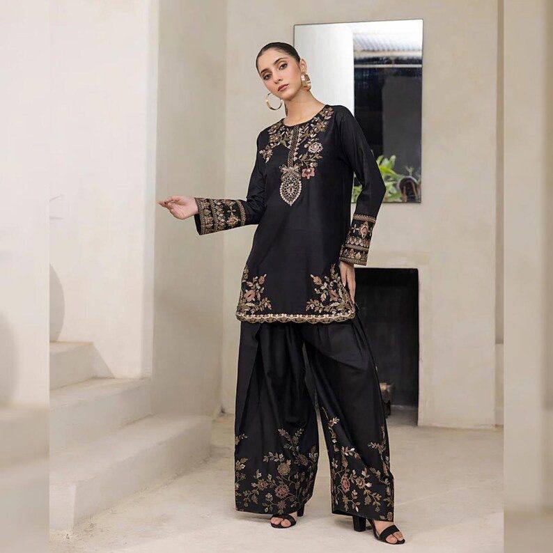 BLACK PAKISTHANI STYLE NATURAL CRAPE EMBROIDERED SALWAR SUIT