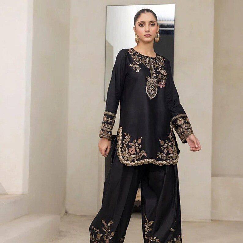 BLACK PAKISTHANI STYLE NATURAL CRAPE EMBROIDERED SALWAR SUIT