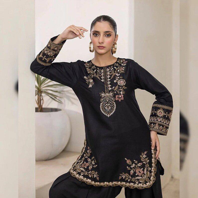 BLACK PAKISTHANI STYLE NATURAL CRAPE EMBROIDERED SALWAR SUIT
