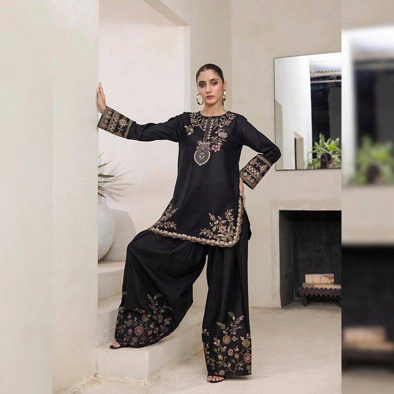 BLACK PAKISTHANI STYLE NATURAL CRAPE EMBROIDERED SALWAR SUIT