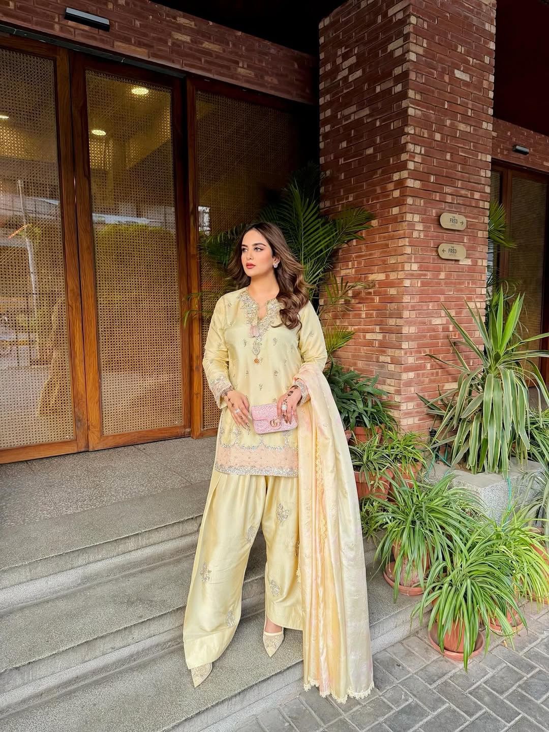 PAKISTANI STYLE FARSI SALWAR SUIT SET