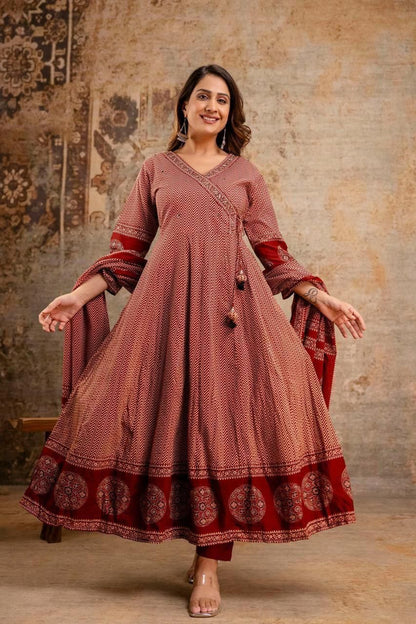 WOMEN ETHNIC MOTIFS PRINTED ANGRAKHA THREAD WORK KURTA SET
