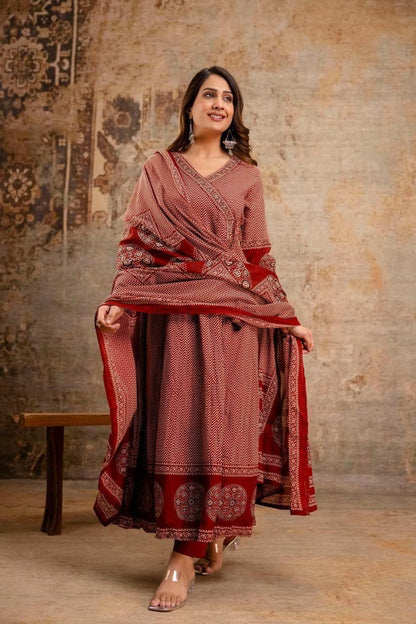 WOMEN ETHNIC MOTIFS PRINTED ANGRAKHA THREAD WORK KURTA SET