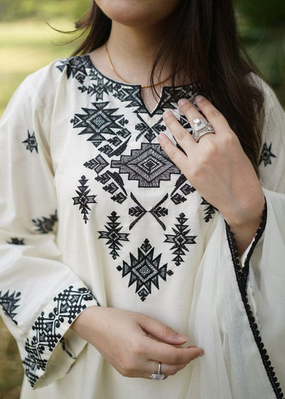 In.CottoM - WHITE ROSHI FARSHI SALWAR SUIT