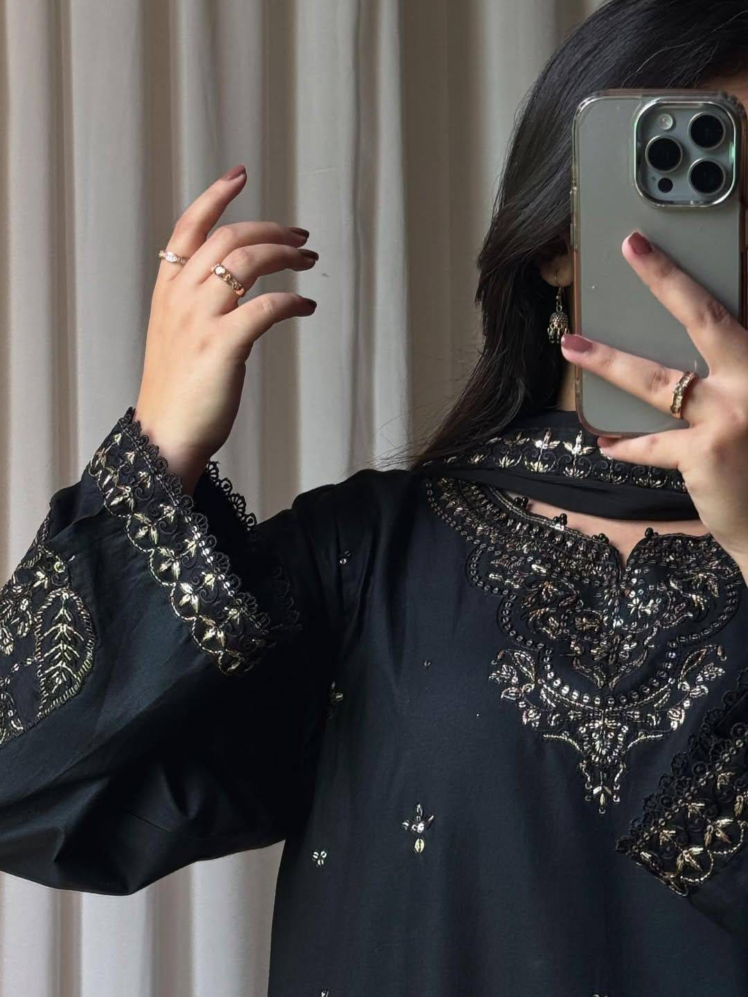 BLACK 3-PIECE PAKISTANI LAWN SUIT