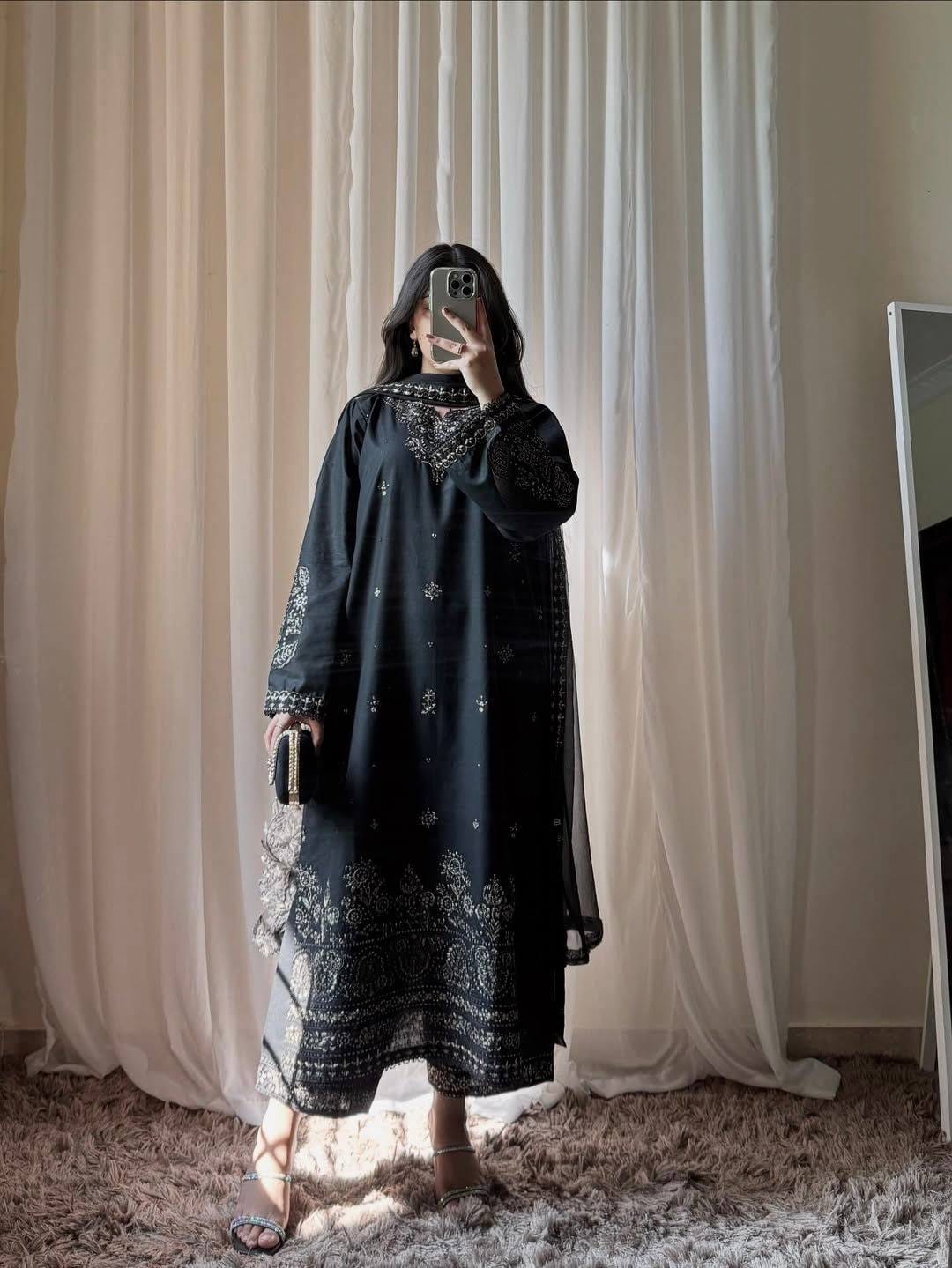 BLACK 3-PIECE PAKISTANI LAWN SUIT