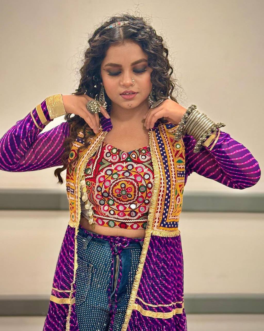 NAVRATRI BANDHANI PRINT SHRUG WITH EMBROIDERED BLOUSE SET