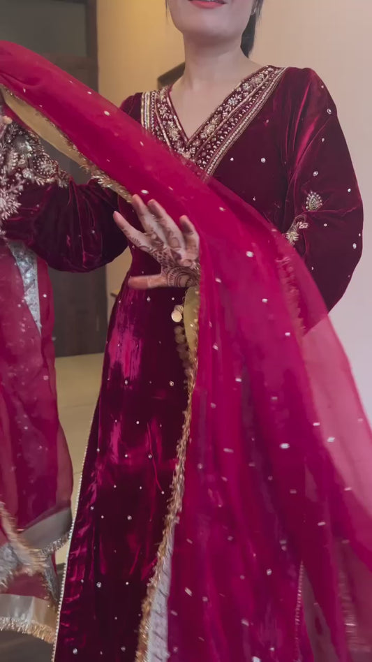 In.CottoM - PAKISTANI STYLE HEAVY VELVET KURTA - PLAZZO