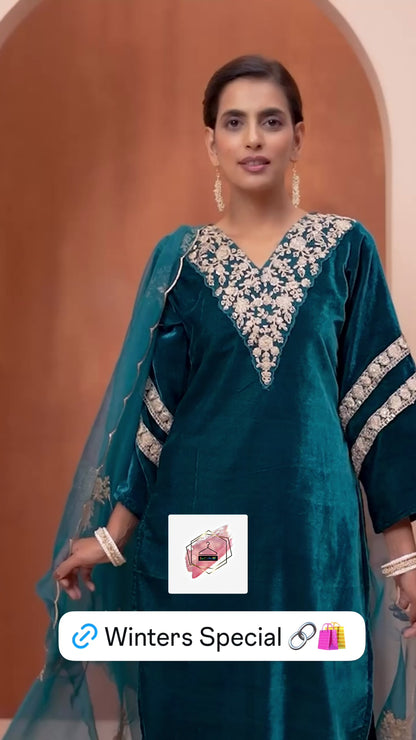 TEAL VELVET EMBROIDERY STRAIGHT KURTA SET WITH STRAIGHT BOTTOM AND SCALLOPED DUPATTA